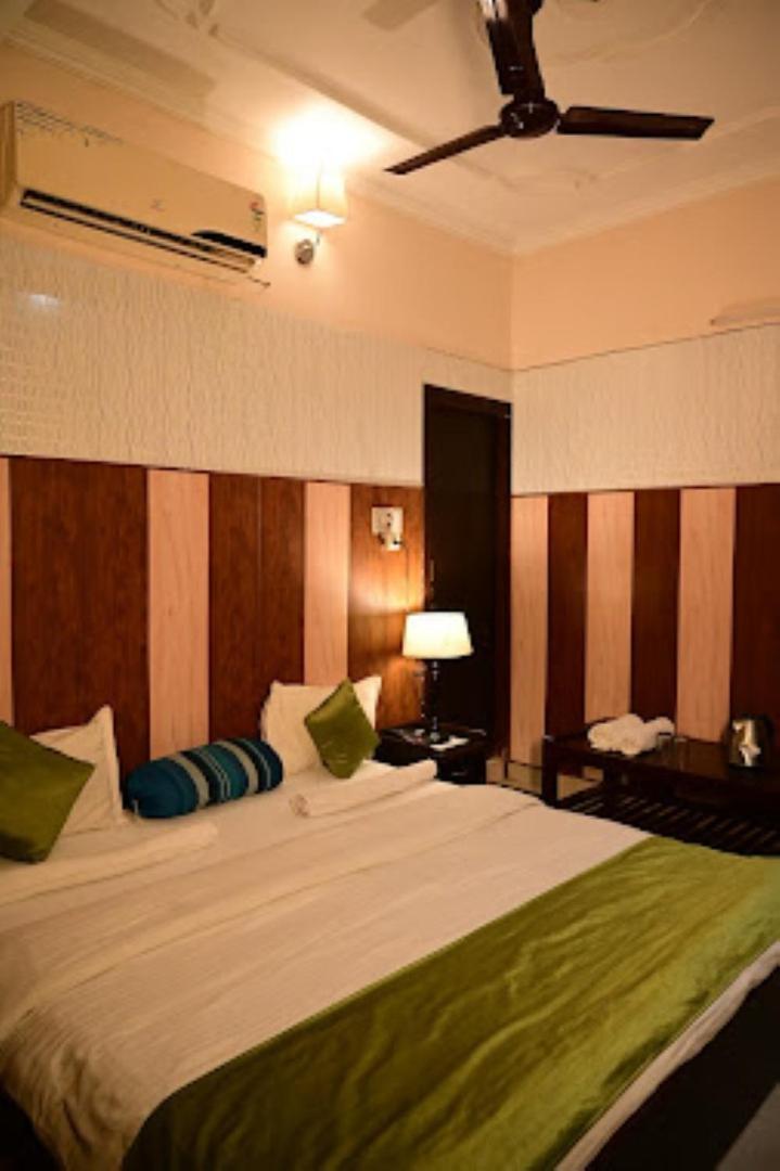 Ap Palace Hotel, Ayodhya Exterior foto